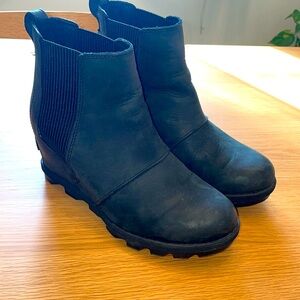 Sorel women’s Joan of Arc wedge booties 7.5